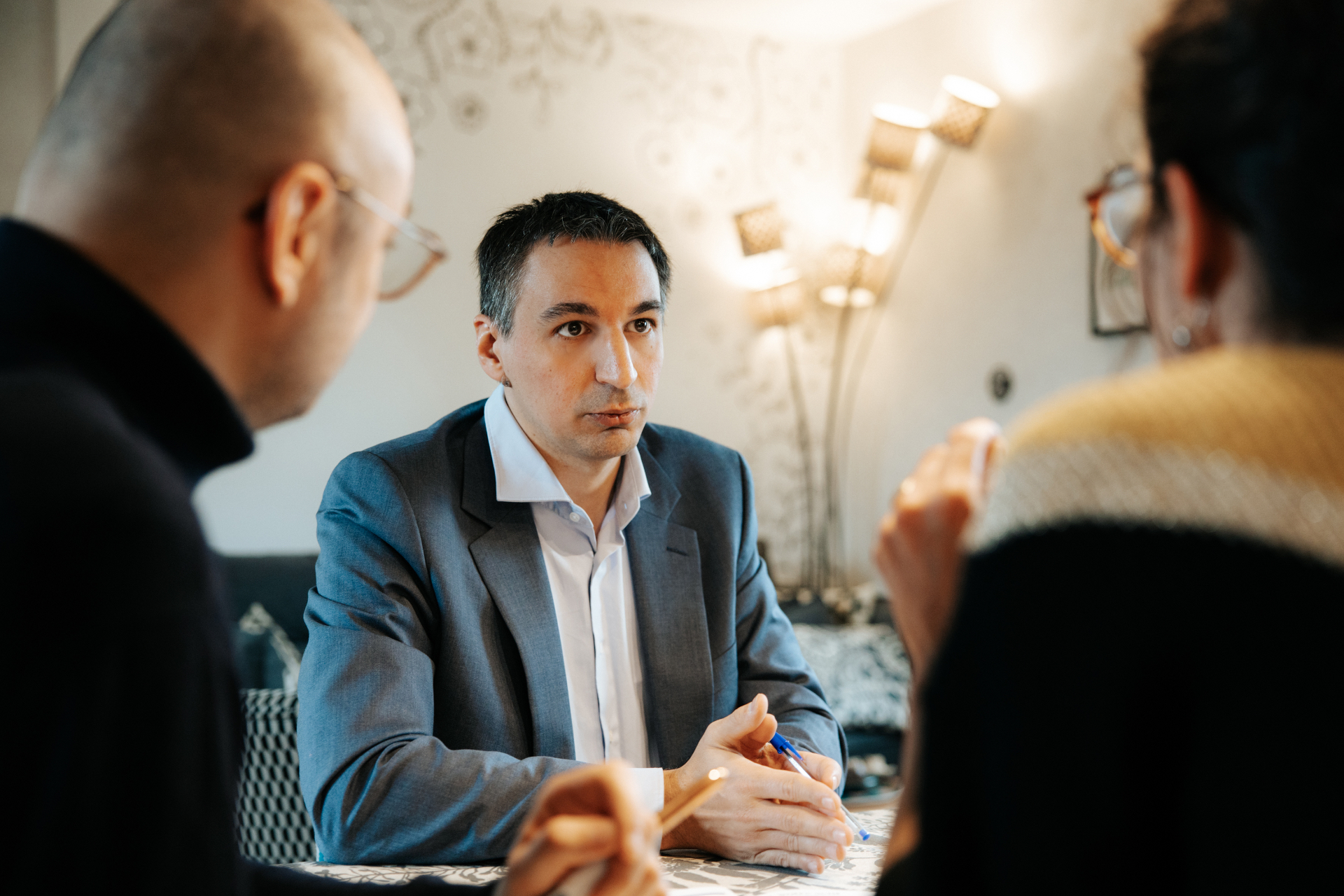 Julien Predal en rendez-vous conseil avec des clients